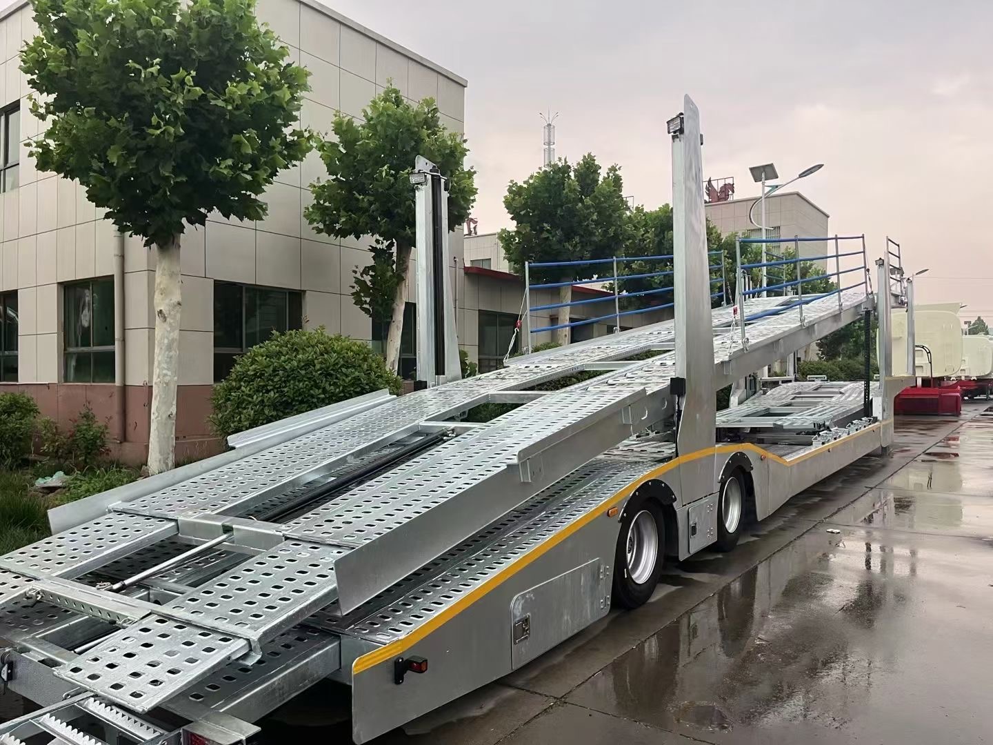 Galvanized double-layer screw lift car transport trailer can transport 8 cars