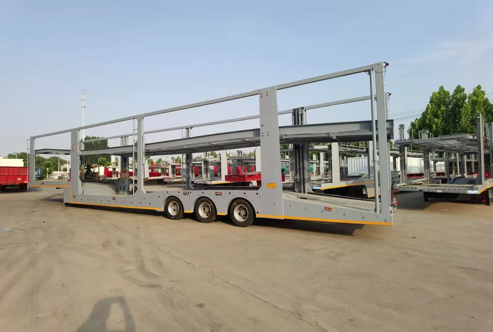 Three-axle car Carrier transport semi-trailer